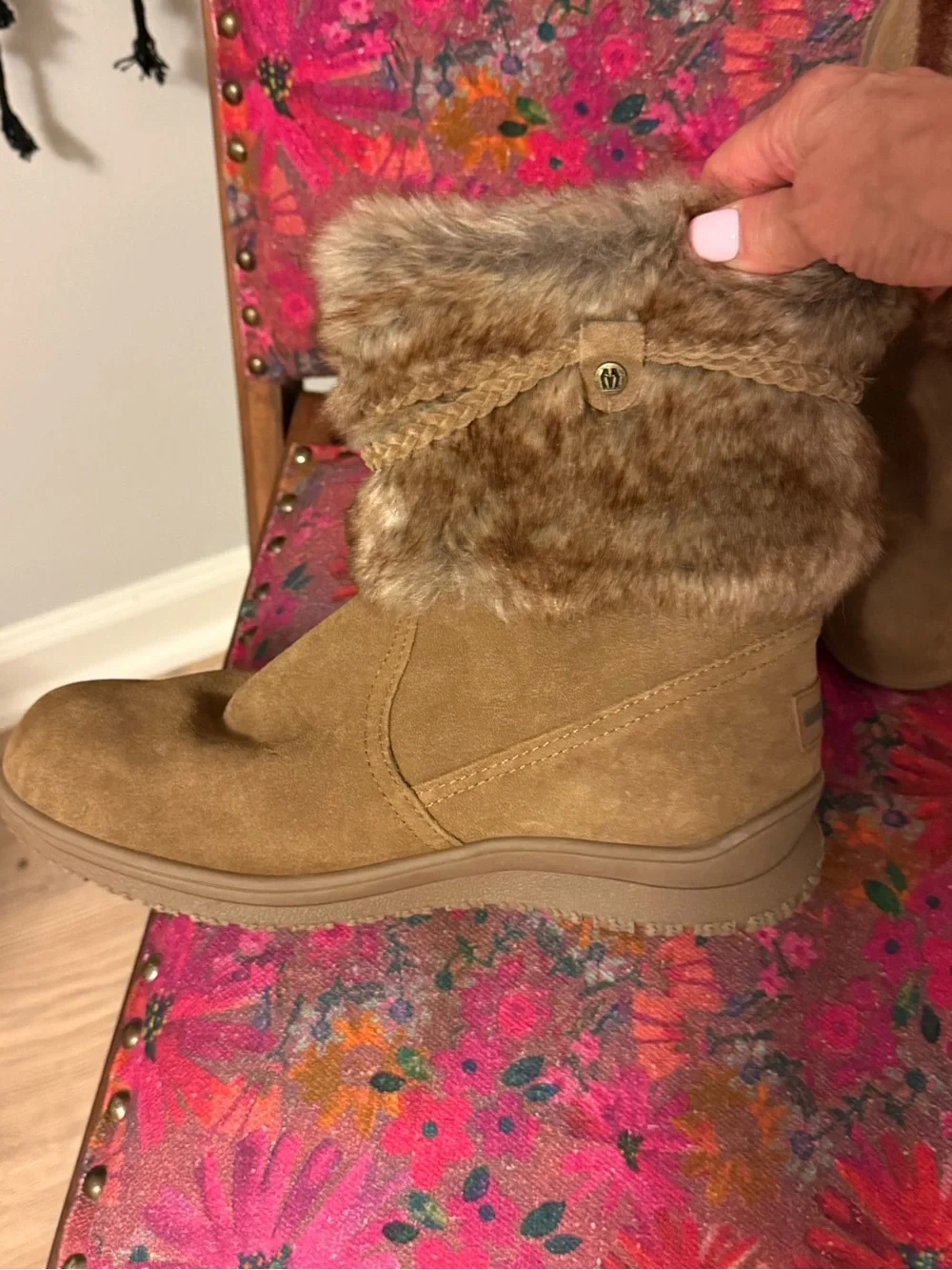 Minnetonka Tan Faux-Fur Cuff Suede Leather Winter Boots with Tassel Detail